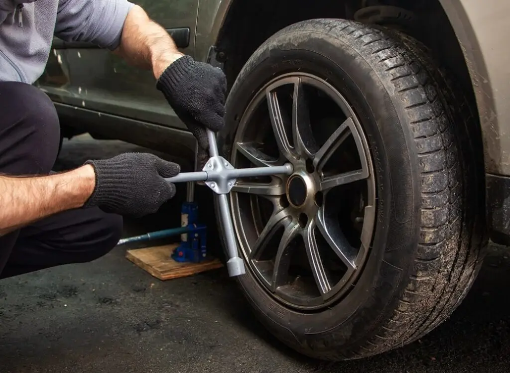 wheel-nut-removal-while-changing-tyres-1-1024x749